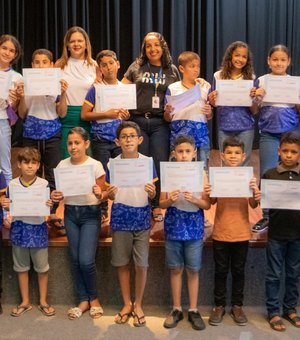 Arapiraca premia mais de 700 alunos da Rede Municipal de Ensino durante culminância de 2024