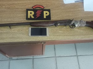 Suspeito de roubo é preso em parque de diversões em Joaquim Gomes