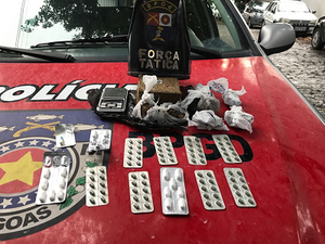 Jovem é detido com maconha e 85 comprimidos de 'boa noite cinderela'