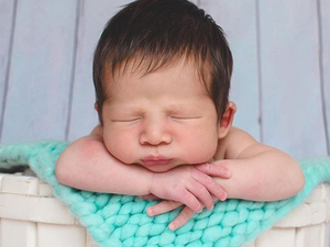 Em ensaio newborn, Jake, filho de Pyong Lee do BBB 20, encanta a web