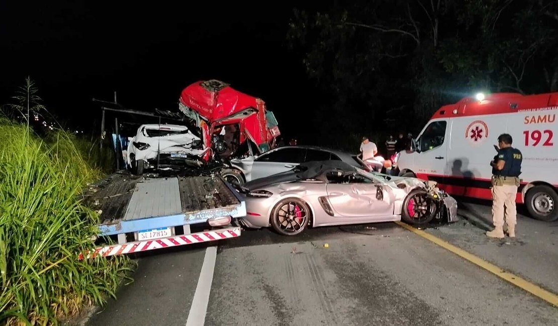 Colisão entre caminhão e carreta deixa um morto e feridos na BR-101, em AL
