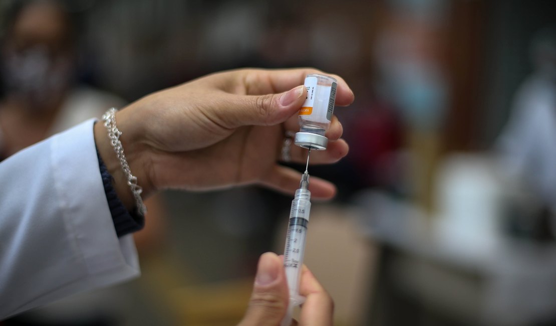 Adolescente com deficiência entra para grupo prioritário de vacinação