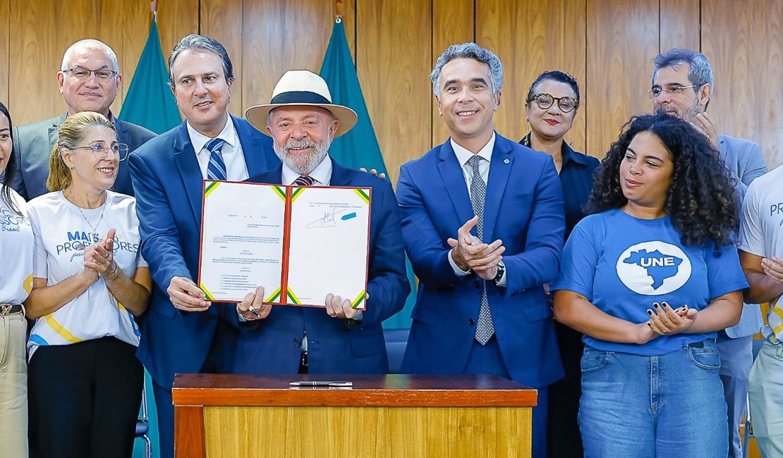 Rafael Brito participa do lançamento de programa para valorização dos professores