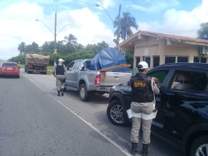 Batalhão Rodoviário autua cinco motoristas na AL-101 Sul