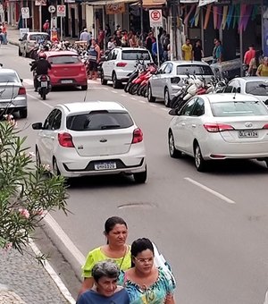 Ladrão armado assalta farmácia no Centro de Arapiraca e foge levando dinheiro e chave do estabelecimento