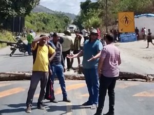 Indígenas voltam a bloquear BR-101 por prisão de motorista suspeito de atropelamento com morte