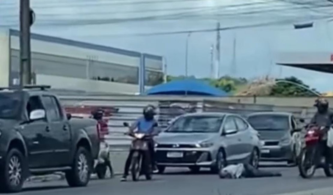 Carro atropela idoso e colide contra outro veículo na AL-220, em Arapiraca