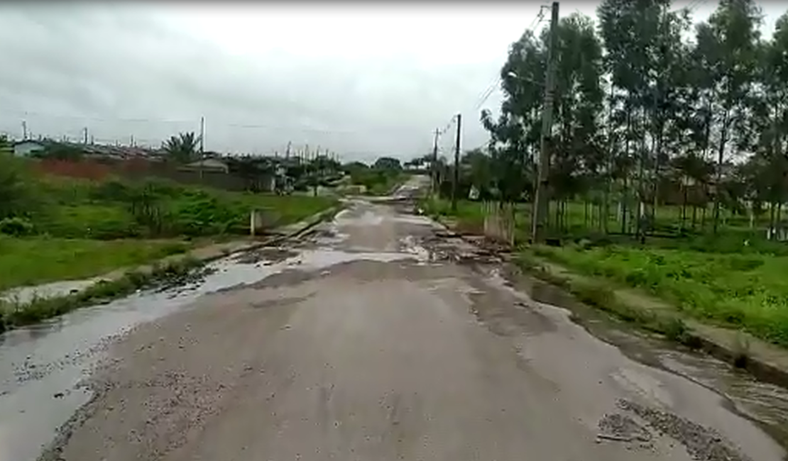 Chuvas prejudicam ainda mais situação no Conjunto Brivaldo Medeiros em Palmeira