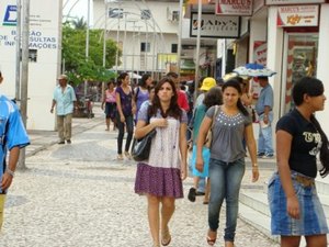 Procon Arapiraca realiza pesquisa de preços para o Dia dos Namorados