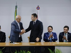 Em reunião com ministro, Renan Filho cobra manutenção de recursos para obras