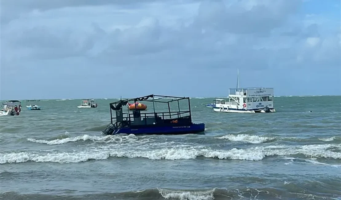 Fortes chuvas provocam naufrágio de três embarcações na Ponta Verde