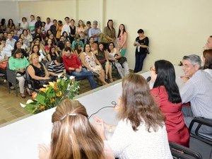 Professores aprovados no concurso da Uncisal tomam posse