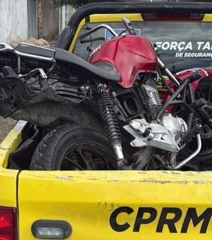 Polícia Militar prende suspeito com moto roubada dentro de residência em Satuba