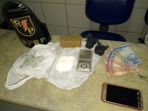 Denúncia leva à apreensão de drogas no Virgem dos Pobres