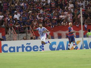 Em jogo movimentado no Castelão, CSA vence Fortaleza no 1º duelo da final da Série C
