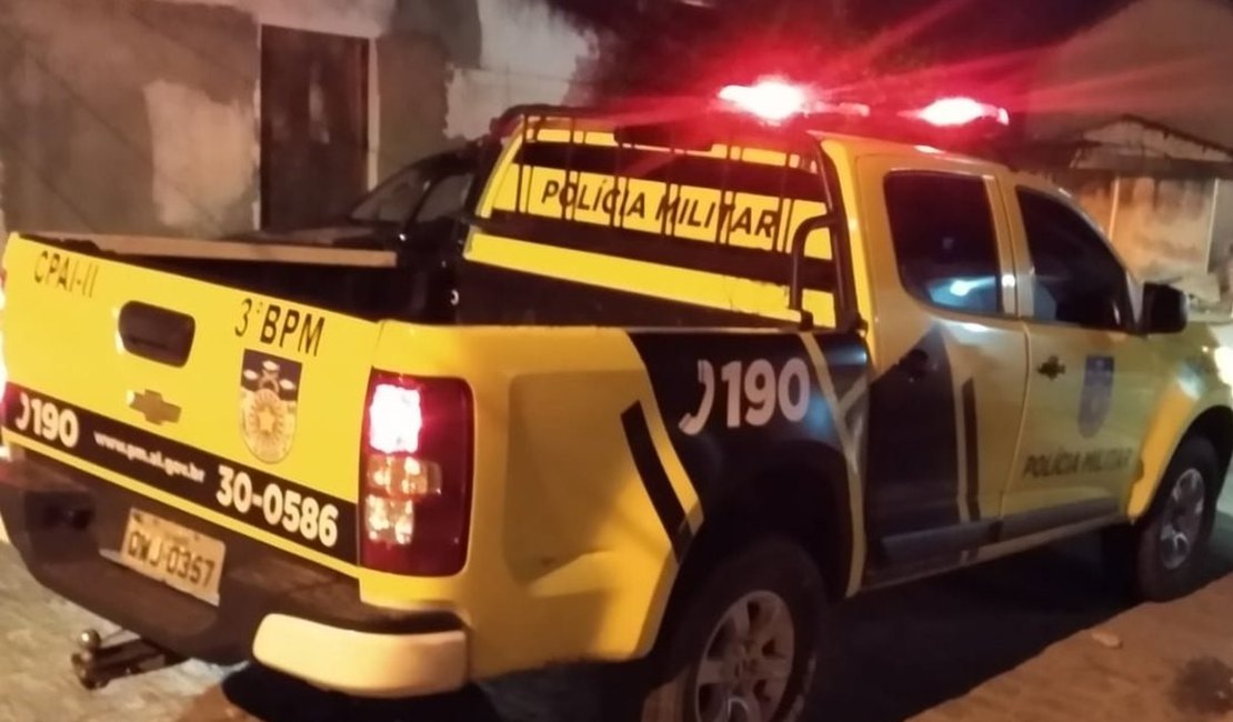 Após morder o irmão e agredir policiais militares, homem é preso no bairro Manoel Teles em Arapiraca
