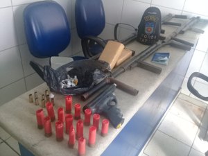 Operação da polícia prende homem e apreende armas e drogas em Maceió