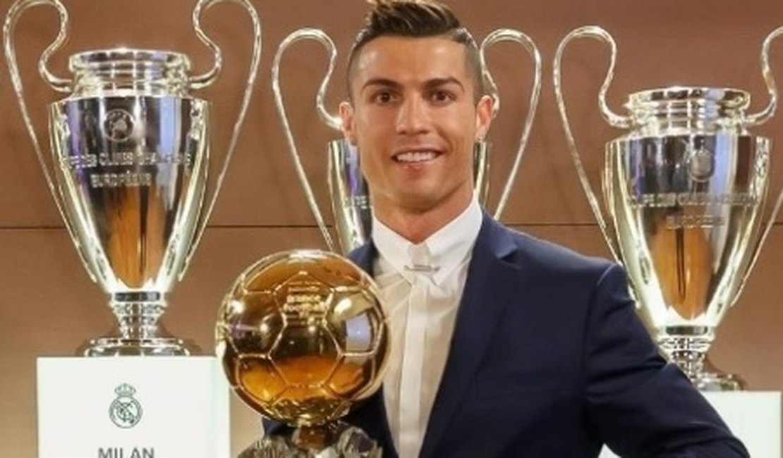 Cristiano Ronaldo vence a Bola de Ouro da France Football
