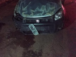 Para evitar colisão frontal motorista sai da pista e tomba veiculo na AL-110, em Arapiraca