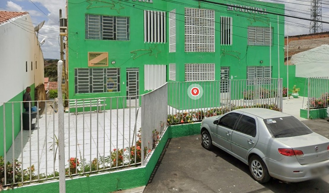 Prefeito no Sertão autoriza sequência de aluguéis de casas para mudar órgãos públicos de endereço