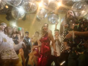 [Vídeo] Anitta produz clipe 'ao vivo' em sua festa de aniversário