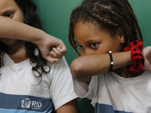 OMS pede atenção para nova inflamação misteriosa em crianças