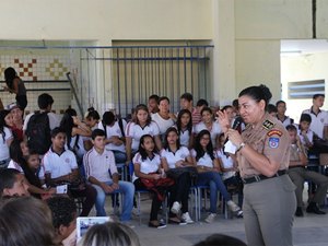 Projeto da Esmal discute combate às drogas em escola pública de Maceió