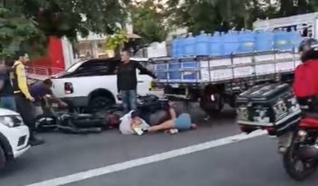 Acidente envolvendo quatro veículos deixa feridos na Avenida Fernandes Lima, em Maceió