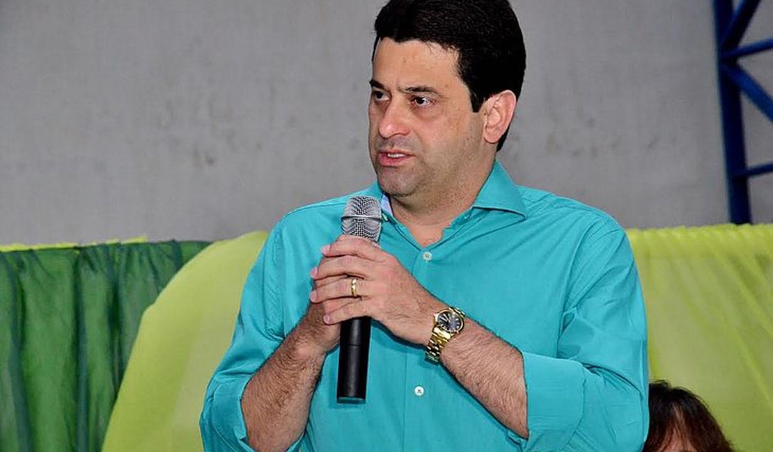 Ex-prefeito pernambucano é preso na orla da Ponta Verde, em Maceió