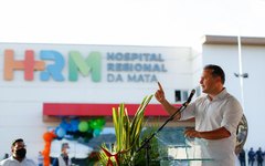 O governador Renan Filho participou da solenidade em comemoração ao primeiro ano do hospital