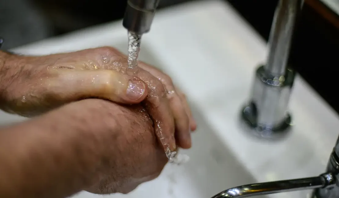 Furto de fios interrompe fornecimento de água em bairros de Maceió