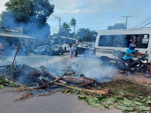 Após fecharem AL 101-Norte exigindo justiça, moradores de Riacho Doce liberam via