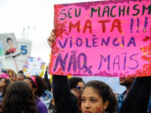Importunação sexual agora é crime com pena de até 5 anos de prisão