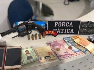 Quatro jovens são presos suspeitos de tráfico de drogas em Maceió