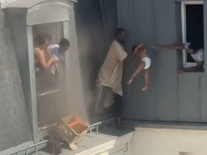 Crianças são salvas por vizinho durante incêndio em prédio de Paris