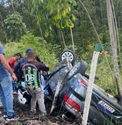 Carro capota em ribanceira e deixa vítima presas às ferragens São Luís do Quitunde
