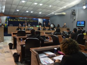 Vereadores seguem divergindo sobre PL que libera bebidas alcoólicas em estádios