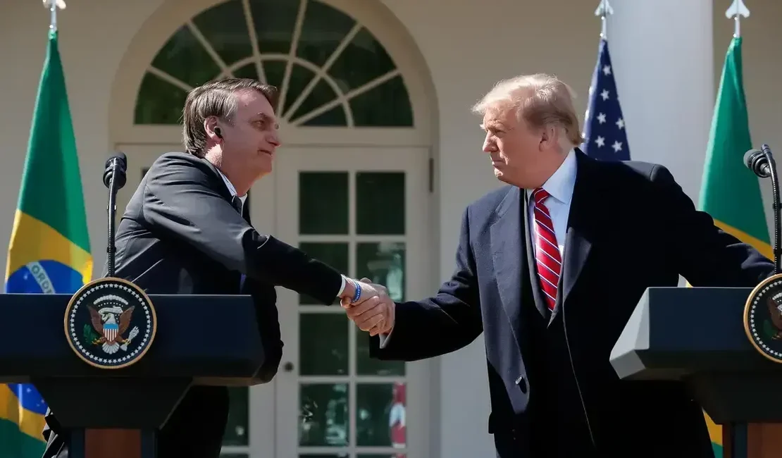 Trump volta a defender Bolsonaro nas redes sociais: 'Caça às bruxas!!!'