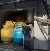 Mulher é presa suspeita de vender drogas em bar de Delmiro Gouveia