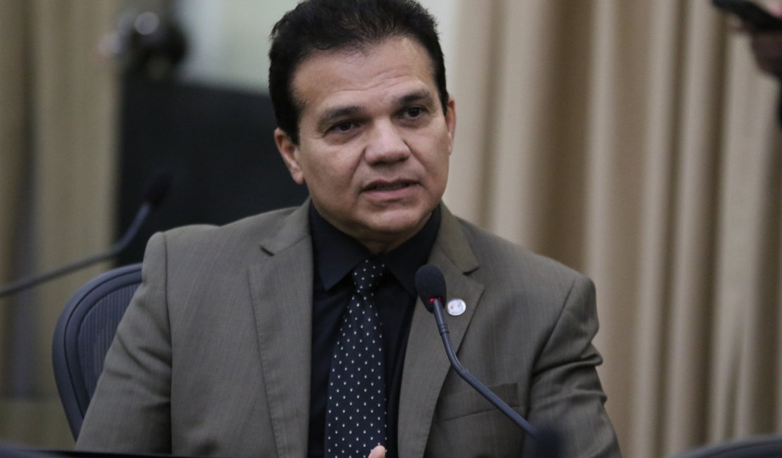 Ricardo Nezinho solicita construção de nova escola em Minador do Negrão