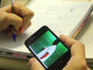 Celular é a principal ferramenta de estudo e trabalho na pandemia