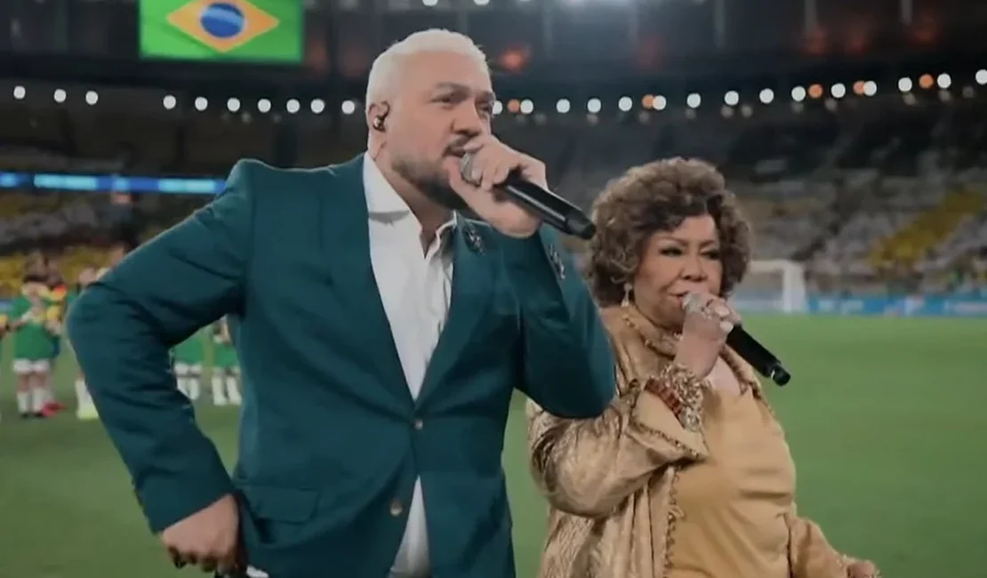 Alcione se pronuncia sobre “fiasco” ao cantar o Hino Nacional com Belo