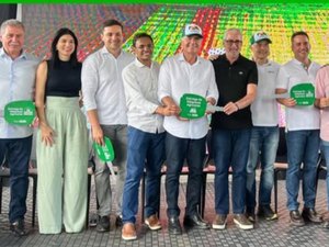 Messias é contemplada com retroescavadeira; zona rural será beneficiada