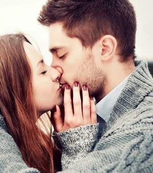 Saiba a origem do beijo, hábito exclusivamente praticado entre seres humanos