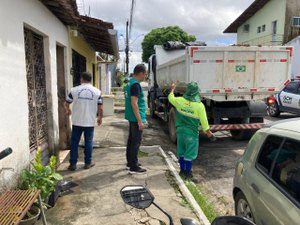 Quatro toneladas de lixo são retiradas de residência de idoso no bairro Santa Lúcia