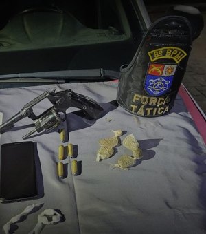 Homem é preso com drogas e arma de fogo em bar no município de Rio Largo