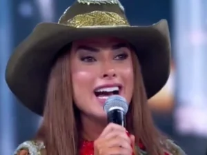 Nicole Bahls é “exorcizada” por Milton Cunha no Dança dos Famosos