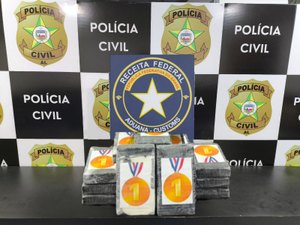 Polícia Civil e Receita Federal apreendem 20 kg de cocaína em operação conjunta em Maceió