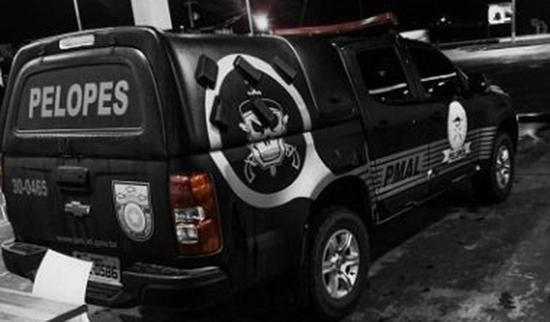 Suspeito invade residência e furta celular em Penedo