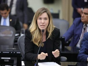 Cibele Moura destaca leis de proteção a autistas e reforça compromisso